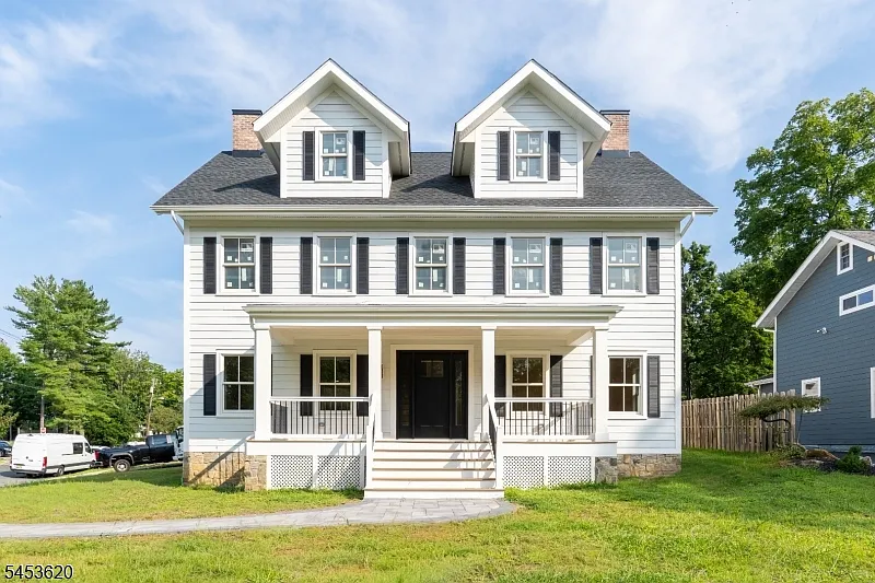 5 bed, 5.5 bath, $10,750 — Photo 2