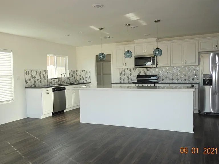 23155 Parkview Ct — Photo 5