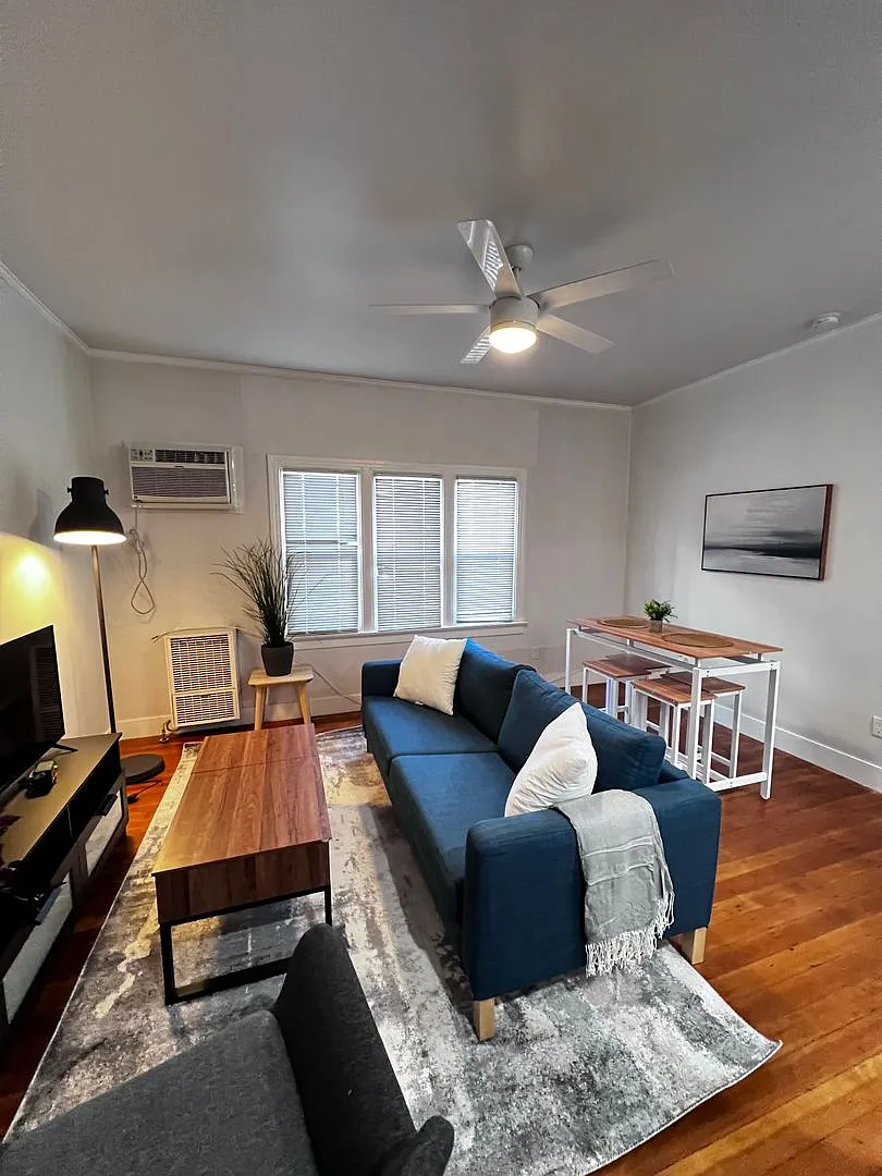 2050 Dracena Dr. — Photo 2