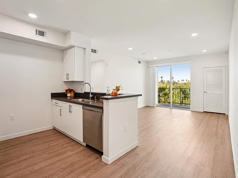 The Peake Apartments — Photo 12
