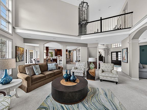 3rd image of 60654 Creekstone Dr