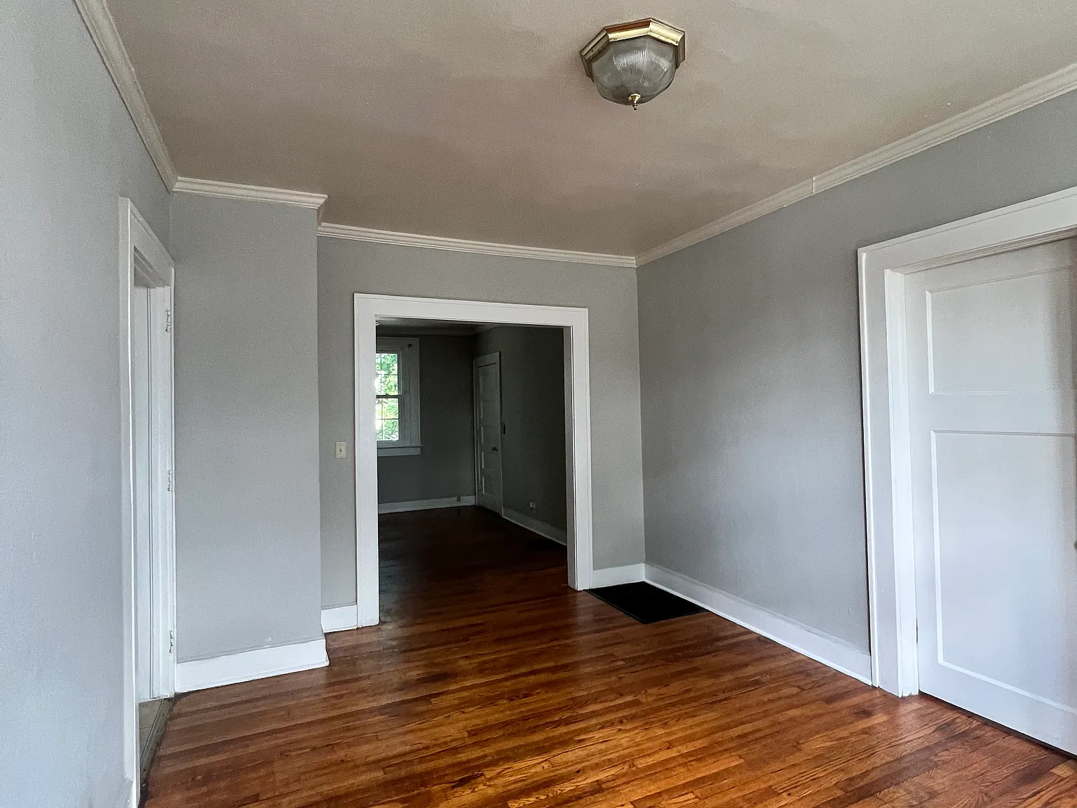 3 bed, 944 sqft, $940 — Photo 2
