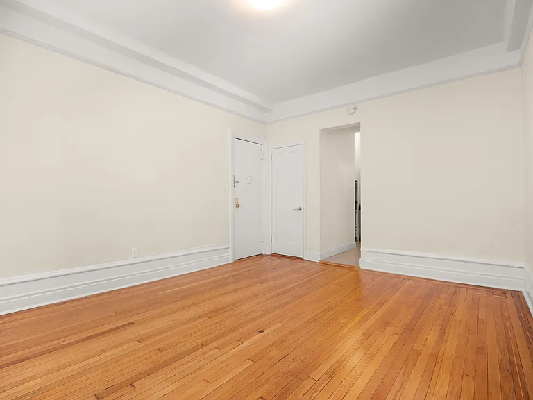 347 W 55th St #1I — Photo 3