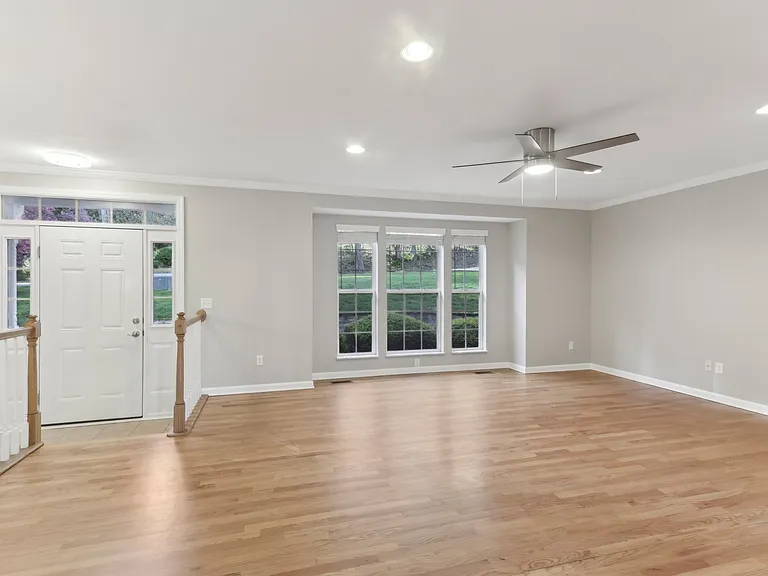 103 Lakeview Ct — Photo 33