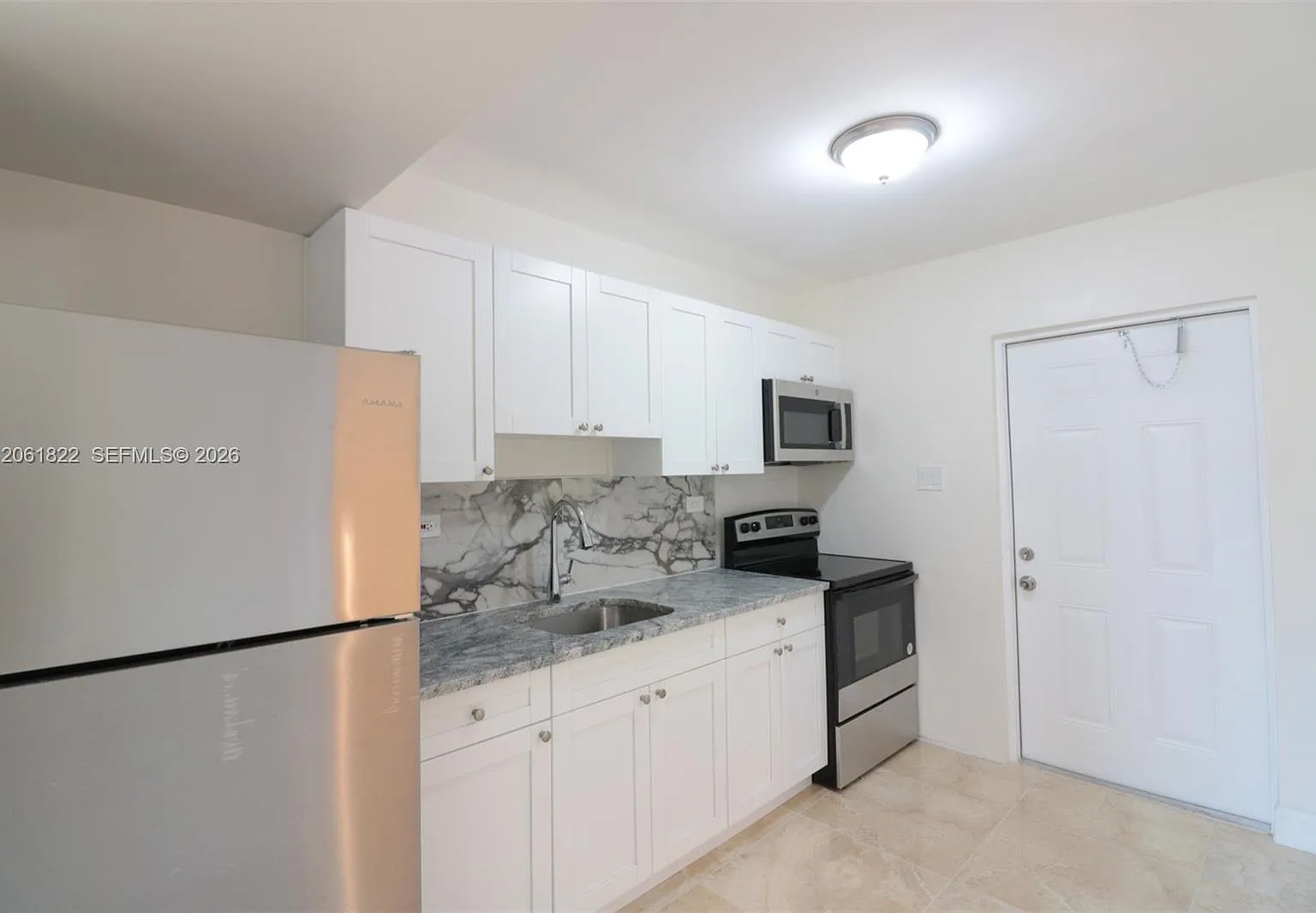 3 bed, 2.0 bath, 1100 sqft, $3,100 — Photo 4