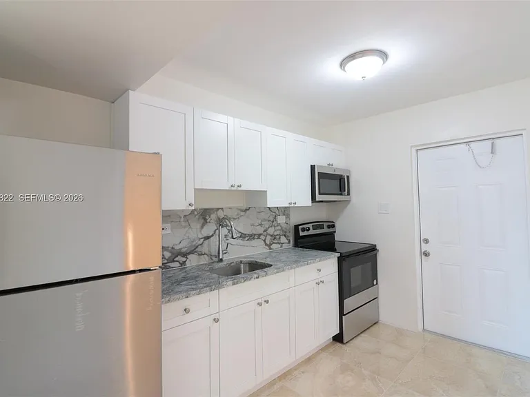 3014 NW 6th St — Photo 4