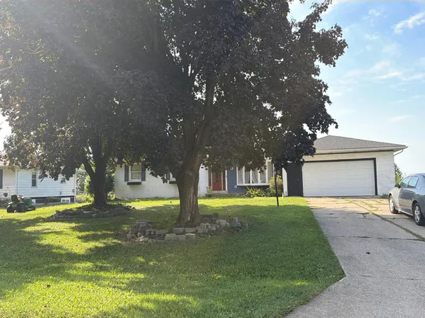 12833 Walnut Hill Dr, Lakeville, IN 46536