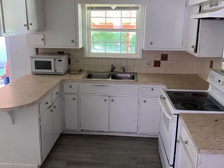 213 Sanders Ave — Photo 15