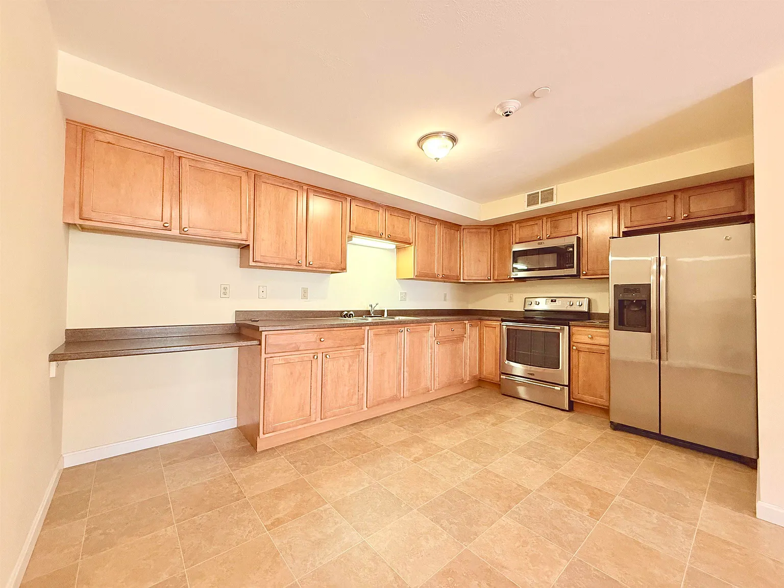 2 bed, 1.0 bath, 1123 sqft, $1,900 — Photo 4