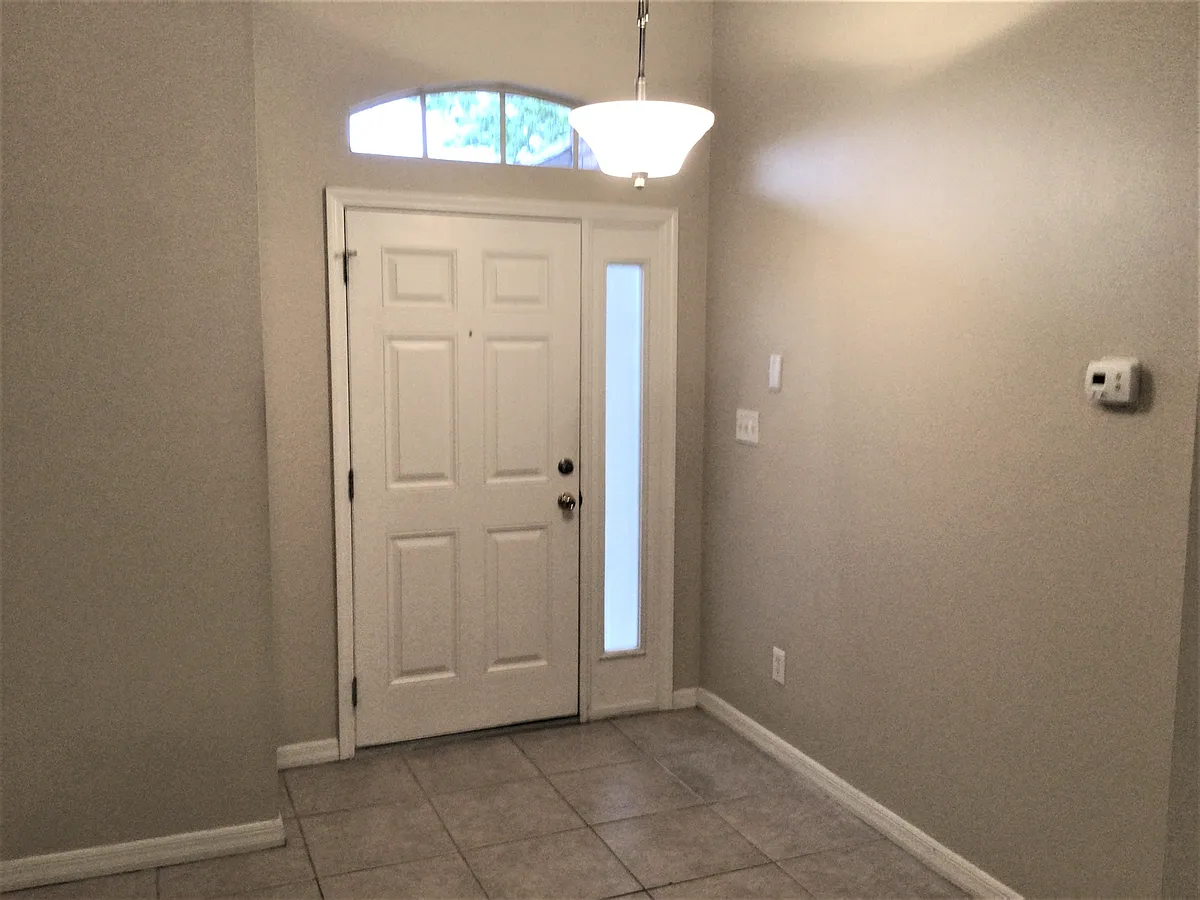 Building Photo - 821 Park Trail Dr