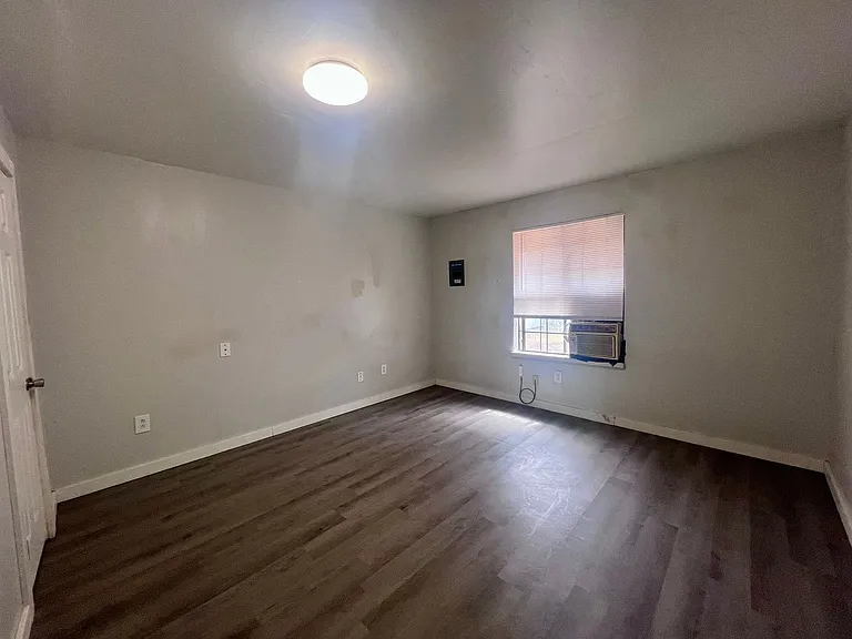 515 SW 6th St — Photo 5