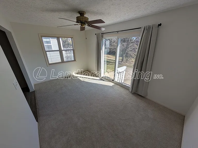 1417 Hollow Wood Ln — Photo 9