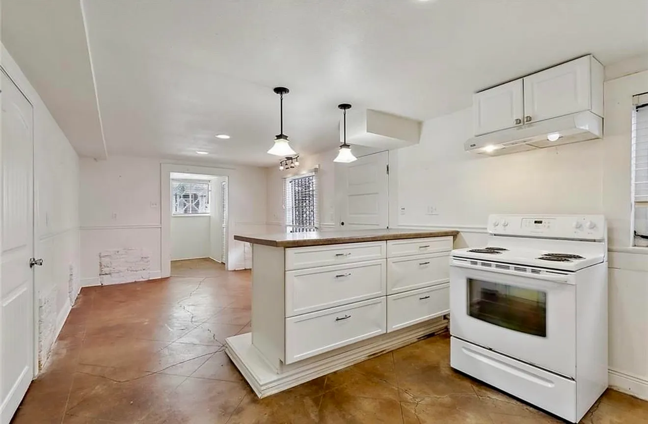 2 bed, 1100 sqft, $1,600 — Photo 1