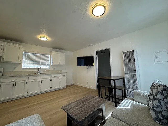 10518 1/2 Lou Dillon Ave — Photo 6