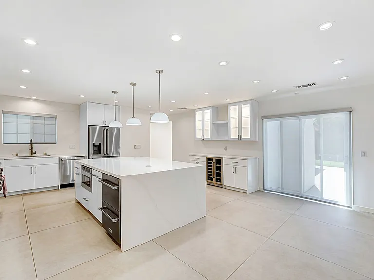 7741 Variel Ave — Photo 6
