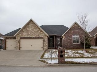 3157 W Knob Hill St, Springfield, MO 65810
