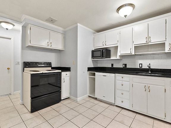 3rd image of 230 Essex St APT 23