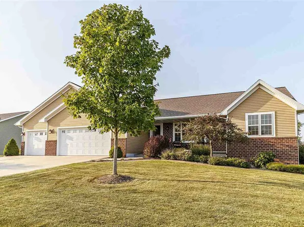 1004 Peonies Dr, De Pere, WI 54115