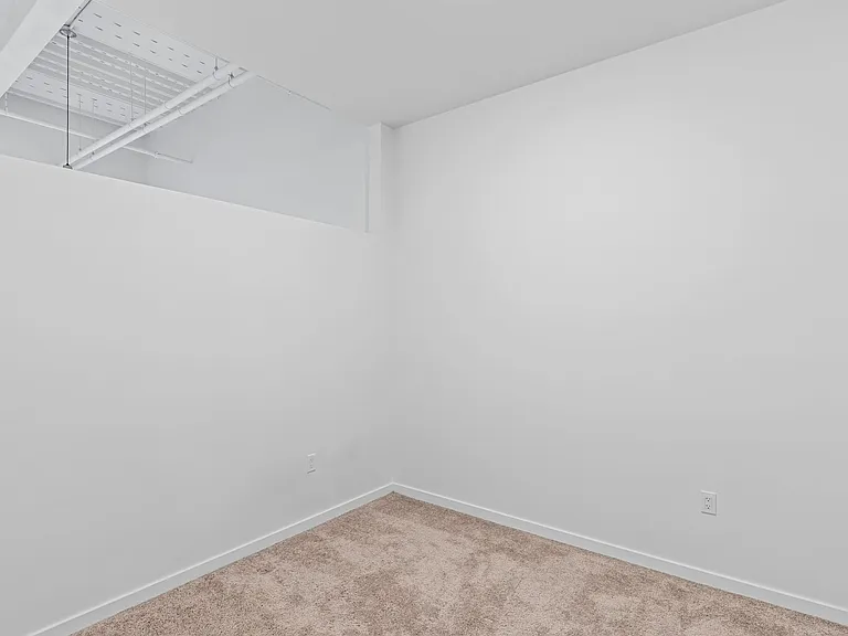 501 S Capitol Ave — Photo 92
