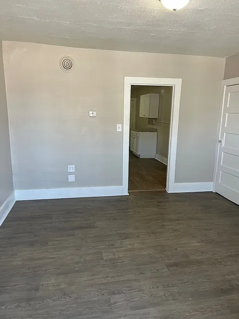 2 bed, $1,100 — Photo 2