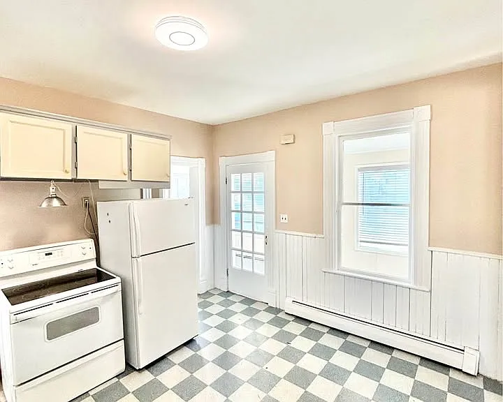 128 Gill St — Photo 2