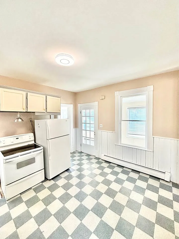 Building Photo - 128 Gill St