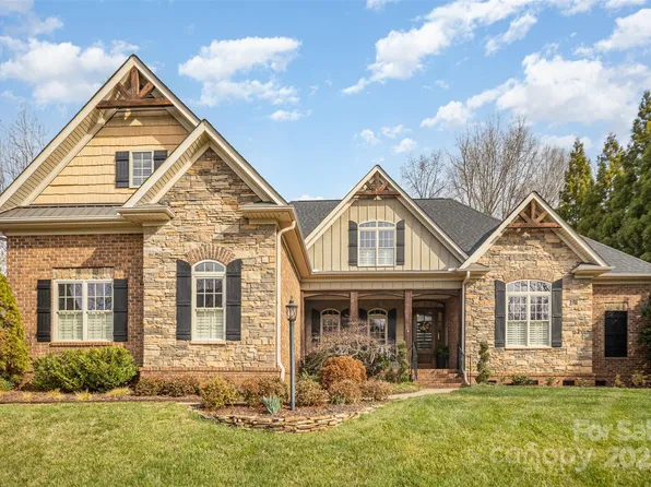 2028 Fitzhugh Ln, Matthews, NC 28104