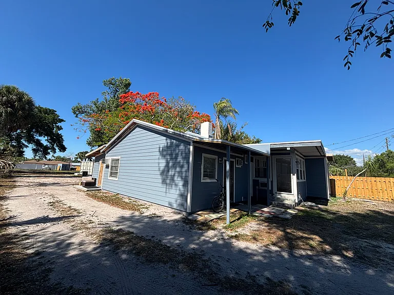 2107 Phillippi St #2 — Photo 15