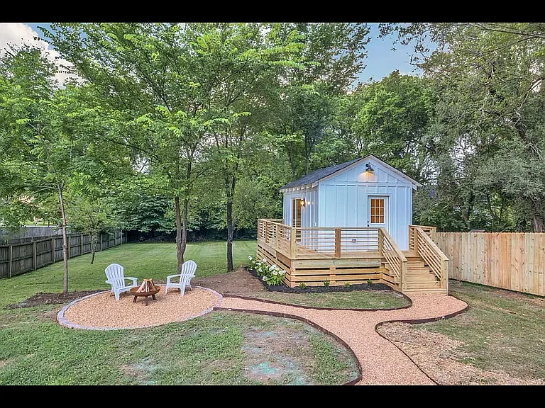2020 Jones Cir — Photo 2