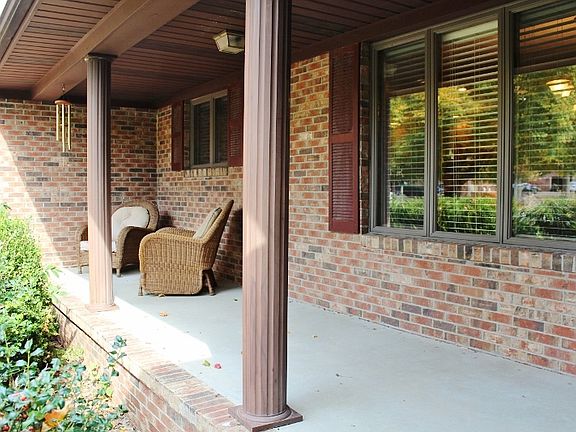 3rd image of 2403 Eastland Dr