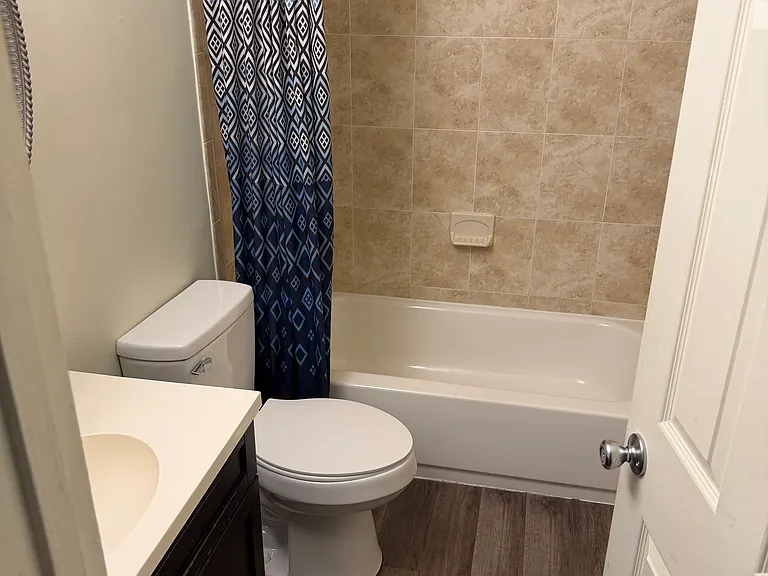 Sunset Square Apartments — Photo 12