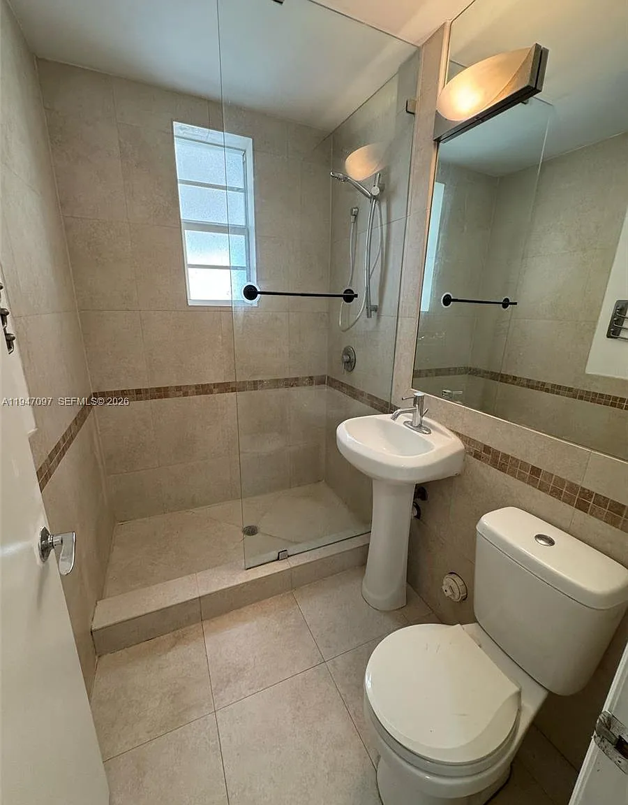 The Ambassador Condo — Photo 3