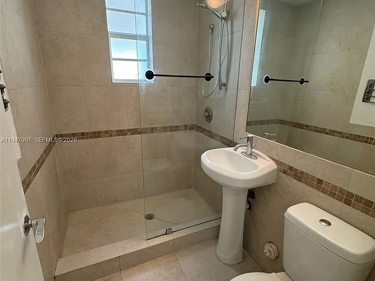1000 Meridian Ave #17 — Photo 3