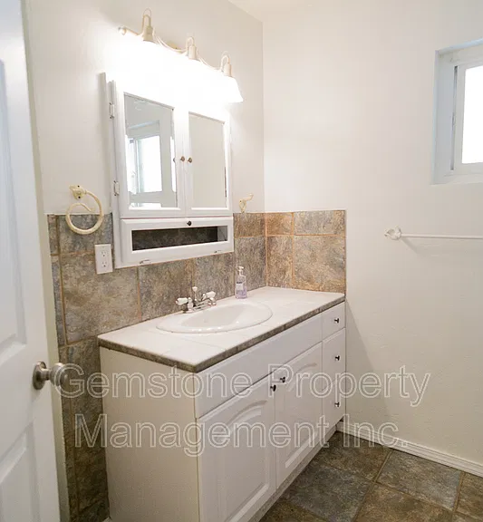 5220 Joan Ct — Photo 10