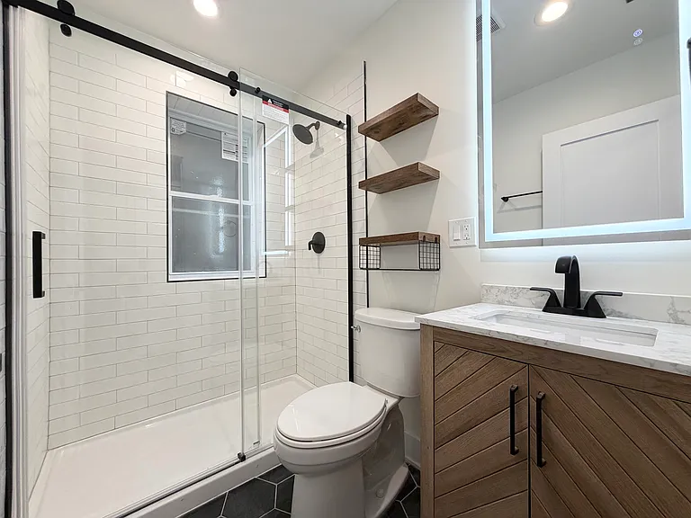 1139 S Western Ave #2F — Photo 5