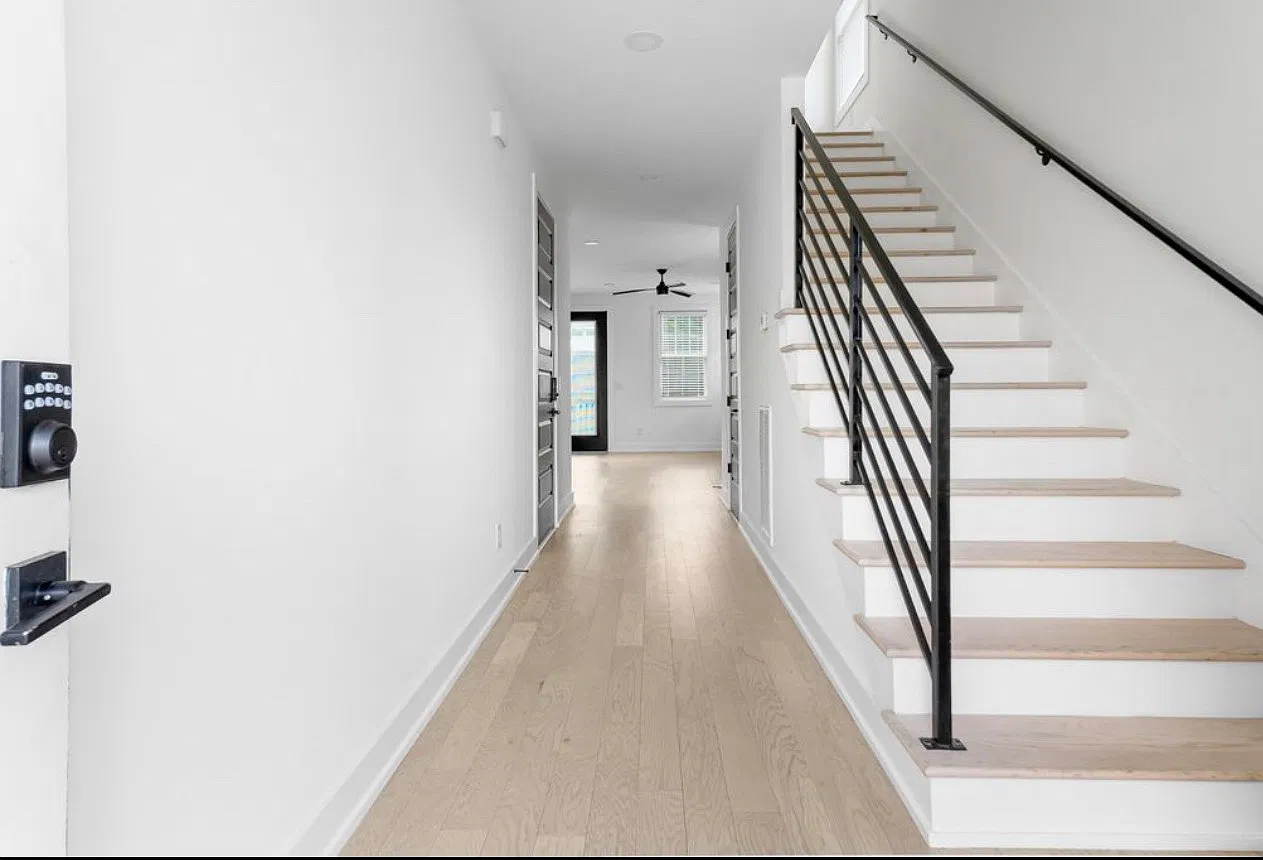 3 bed, 3.5 bath, 2168 sqft, $2,900 — Photo 3