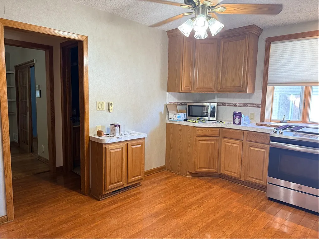 Charming Lower-Level 2BR with wall AC and In-Unit Laundry. — Photo 1