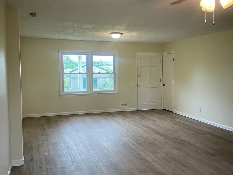 5609 Lagrange Rd — Photo 7