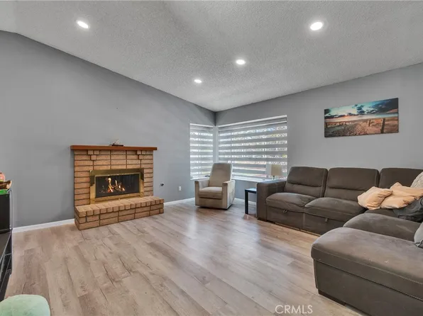 2885 Heller Dr, Riverside, CA 92509