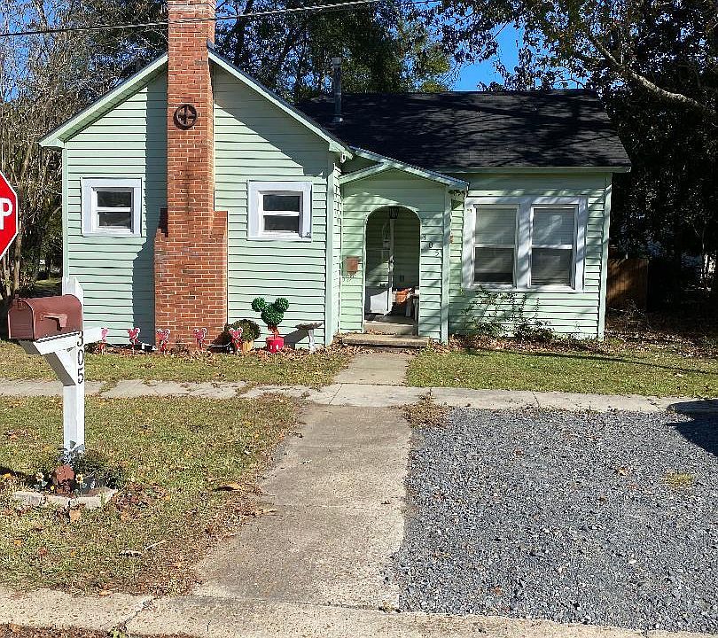 1st image of 305 N 4th St