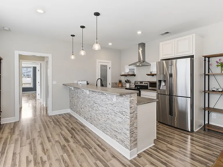 2140 Burns St — Photo 11