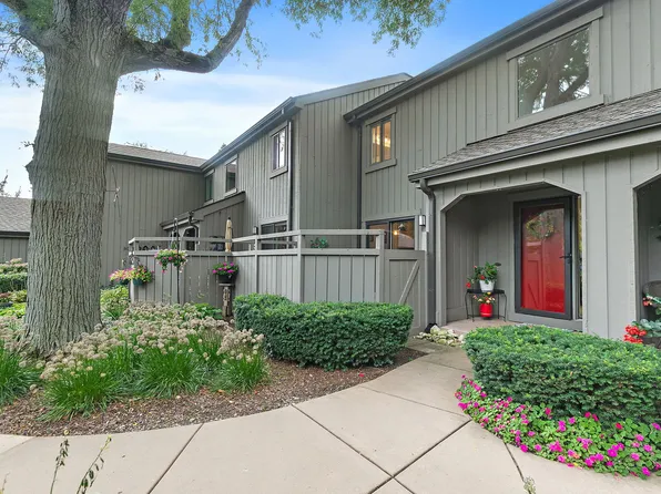404 Shoreline Rd #298, Barrington, IL 60010
