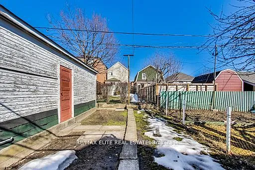 299 Robina Ave E — Photo 26