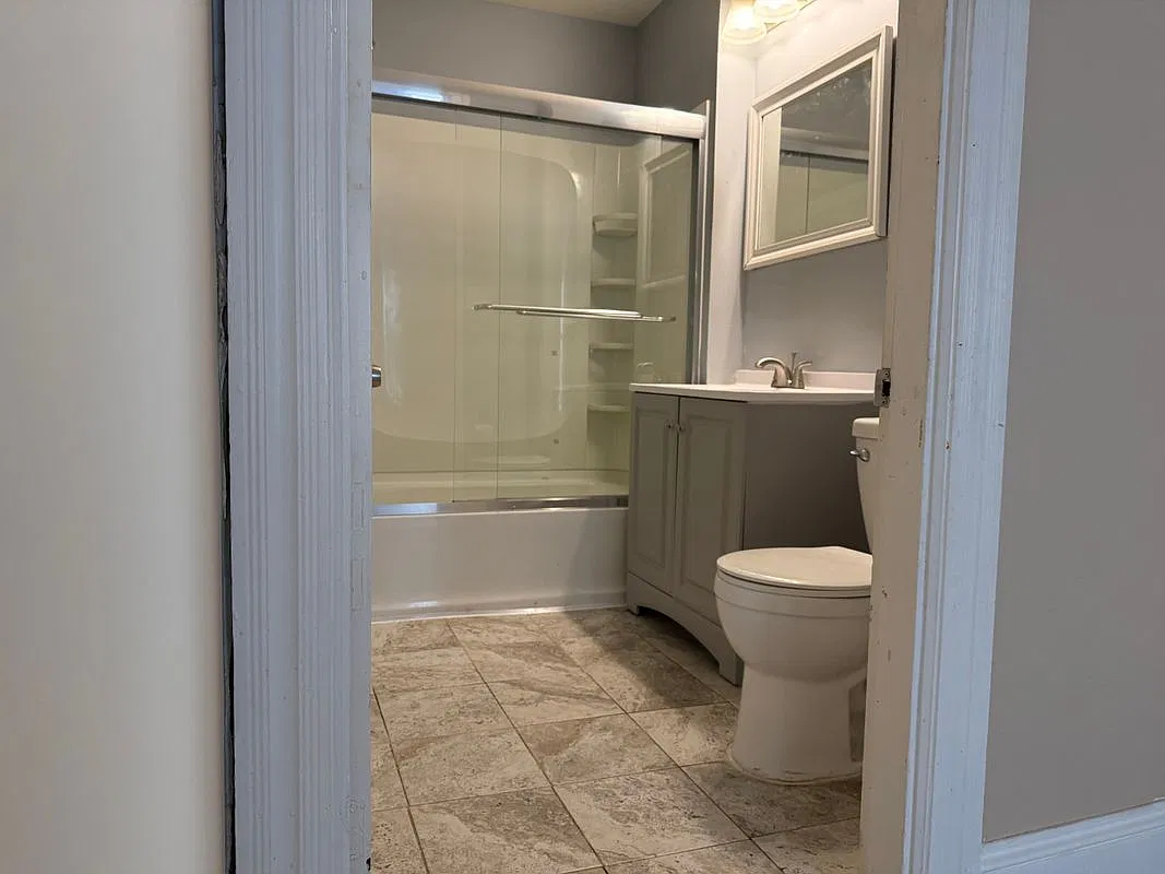 3 bed, 1.0 bath, 1408 sqft, $1,700 — Photo 4