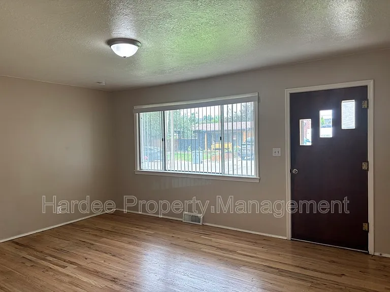 2714 W Kathryn St — Photo 5