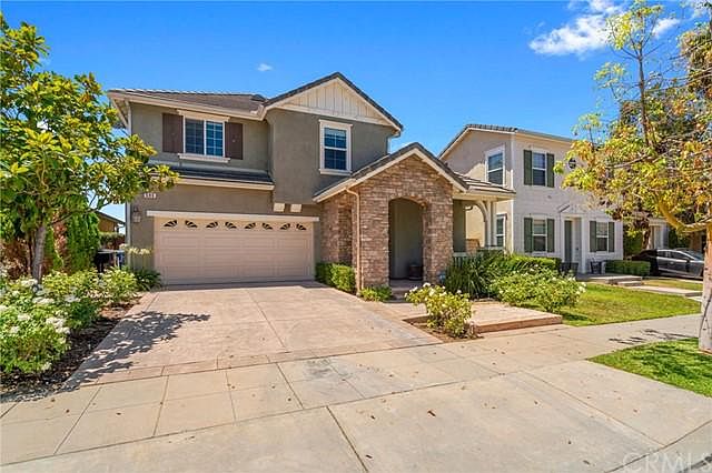 1st image of 686 E Gardenia Dr
