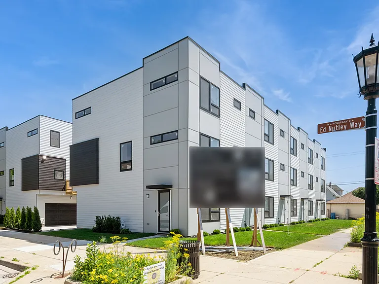 Beloit Townhomes — Photo 33