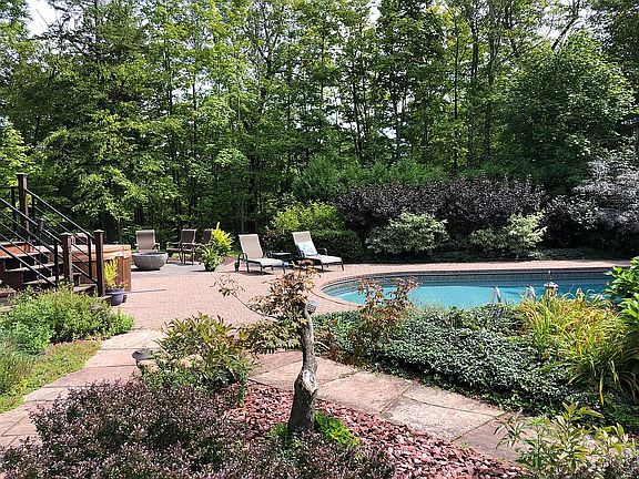 Pool with fire pit & hot tub