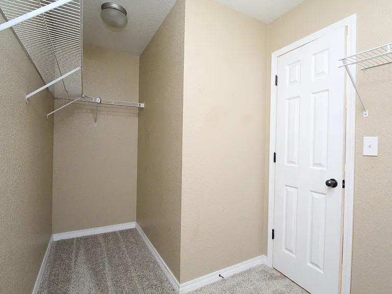 416 Bremen Ave — Photo 12
