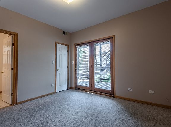 4th image of 844 N Wood St APT 2